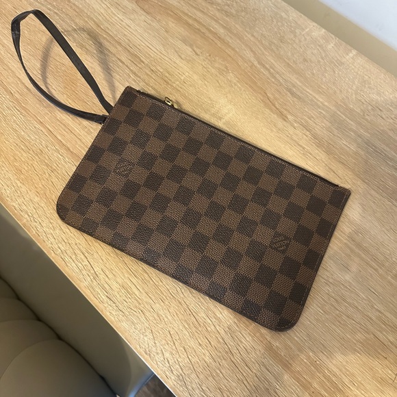 Louis Vuitton Neverfull Wristlet Wallet - Picture 5 of 6